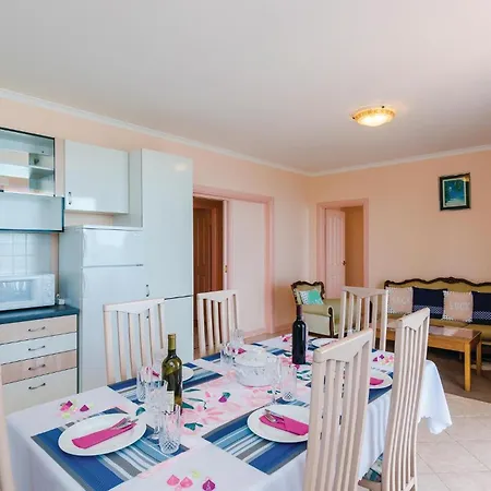 3 Bedroom Beautiful Apartment In Orasac * Orasac