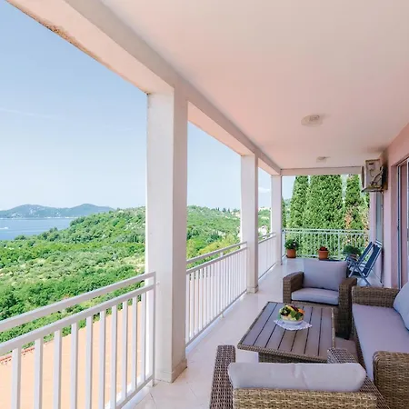 Apartment 3 Bedroom Beautiful Apartment In Orasac *
