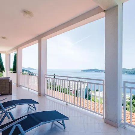 Apartment 3 Bedroom Beautiful Apartment In Orasac