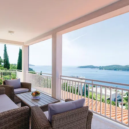 Apartment 3 Bedroom Beautiful Apartment In Orasac Orasac
