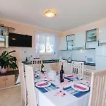 Apartment Na Krstu I * Orasac