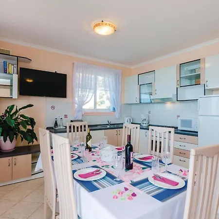 3 Bedroom Beautiful In * Orašac