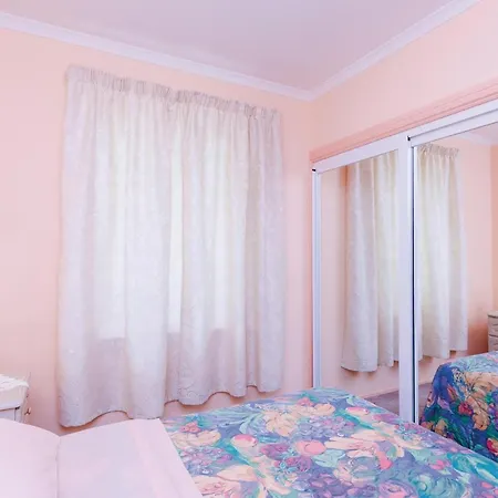 Apartament 3 Bedroom Beautiful In *